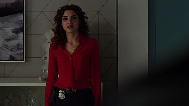 The red shirt worn by Dinah Madani (Amber Rose Revah) in Marvel's The Punisher S02E09