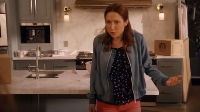 Cloth & Stone at Anthropologie Chambray Bomber worn by Kimmy Schmidt (Ellie Kemper) in Unbreakable Kimmy Schmidt (S02E02)