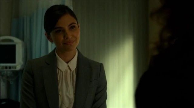 The blazer grey worn by Krista Dumont (Floriana Lima) in Marvel's The Punisher S02E02