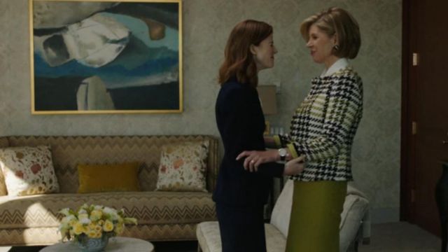 Lafayette 148 New York Pencil Skirt with Back Vent worn by Diane Lockhart (Christine Baranski) in The Good Fight (S01E01)