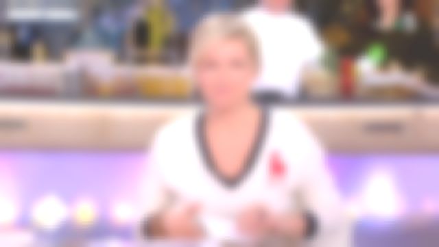 The V neck sweater doe of Anne-Elisabeth Lemoine in C to you of the 31/01/2019