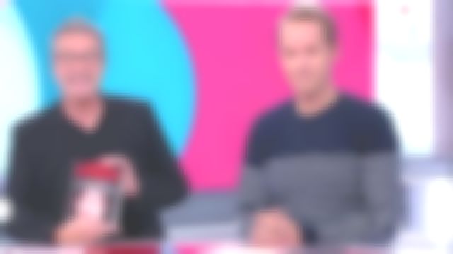 Le pull marin boutonné épaule de Damien Thévenot dans C'est au programme le 01.02.2019