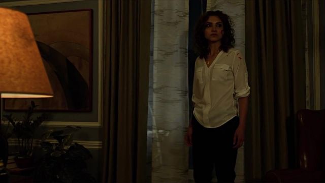 The white shirt worn by Dinah Madani (Amber Rose Revah) in Marvel's The Punisher S02E12