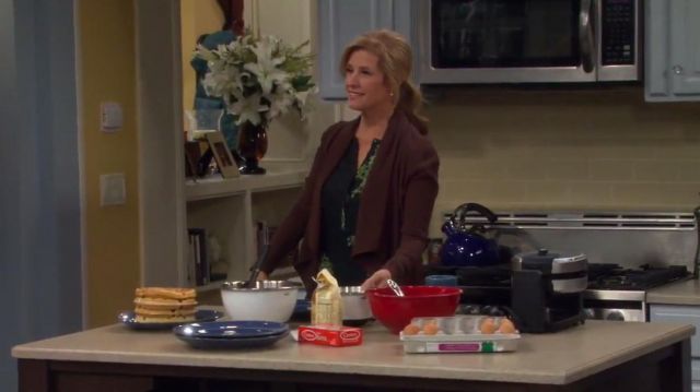 A.L.C. Lennox Top worn by Vanessa Baxter (Nancy Travis) in Last Man Standing (S03E07)