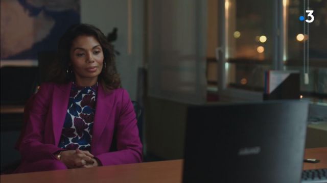 Le pantalon violet porté par Carole Leconte (Lani Sogoyou) dans la série Plus belle la vie (S15E3725)