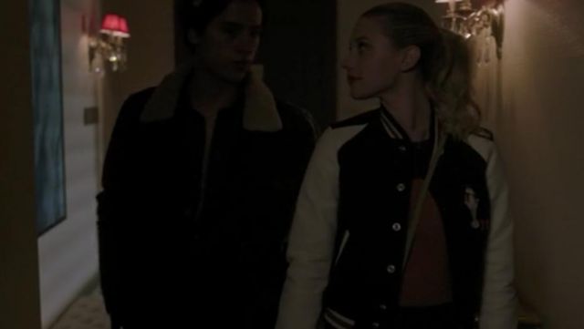 The jacket Teddy range by Betty Cooper (Lili Reinhart) in Riverdale S03E11