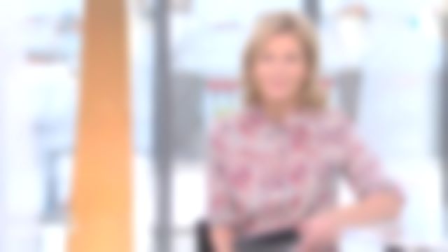 The printed shirt of Claire Chazal in free Entry to the 24/01/2019