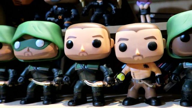 The figurine Funko Pop! The Arrow of Modzii in his video THE biggest COLLECTION OF FIGURINES POP! OF FRANCE !