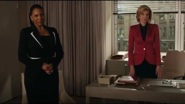 Escada Contrast-Trim One-Button Blazer, Black/White worn by Liz Reddick-Lawrence (Audra McDonald) in The Good Fight (S02E07)