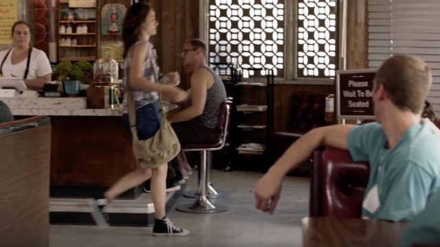 Converse Chuck 70 Canvas sneakers in black worn by Fiona Gallagher (Emmy Rossum) in Shameless S09E09