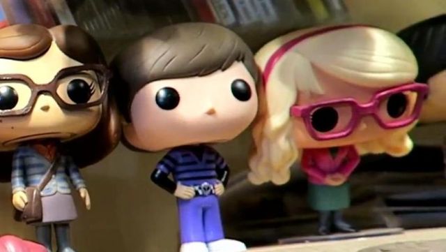 The figurine Funko Pop! Bernadette in The Big Bang Theory of Modzii in his video THE biggest COLLECTION OF FIGURINES POP! OF FRANCE !