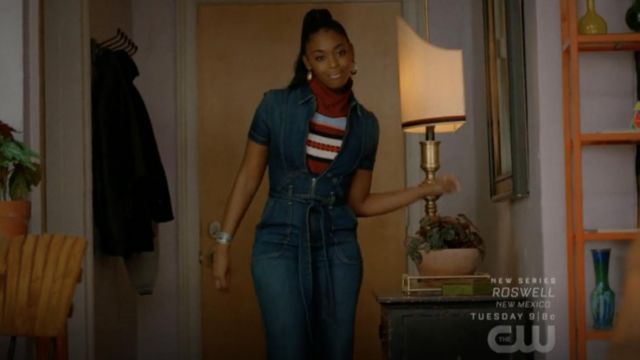 La combinaison en jean Alice + Olivia portée par Anissa Pierce (Nafessa Williams) dans Black Lightning S02E12