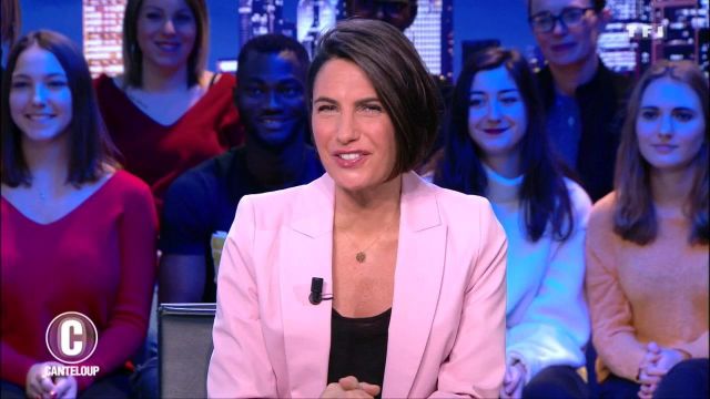 La veste rose pale de Alessandra Sublet dans C'est Canteloup le 04.02.2019