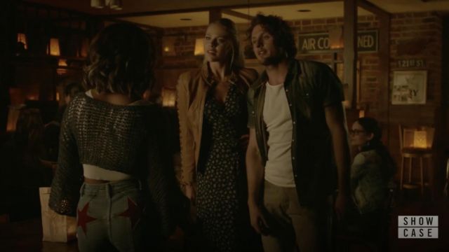 Free People Firecracker Flare Jeans worn by Maria DeLuca (Heather Hemmens) in Roswell, New Mexico S01E04