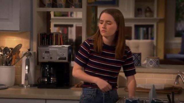 Frame 70s Tee Worn By Eve Baxter Kaitlyn Dever In Last Man Standing S07e03 Spotern