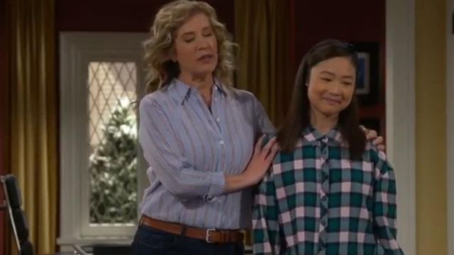 Cadre de la Soie Bouton de Devant de la Blouse portée par Vanessa Baxter (Nancy Travis) dans le Dernier Homme Debout (S07E11)