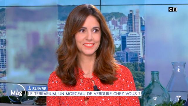 The red dress of Caroline Munoz in William noon of the 31/01/2019