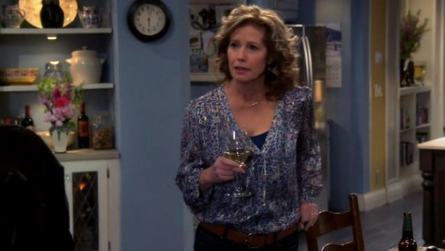 Joie Frazier Haut dans un endroit Poussiéreux ou du Vison, portés par Vanessa Baxter (Nancy Travis) dans le Dernier Homme Debout (S06E15)