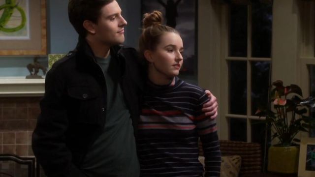 Rag & Bone Pull à col Roulé en Salut Bandes porté par Eve Baxter (Kaitlyn Dever) dans le Dernier Homme Debout (S06E15)