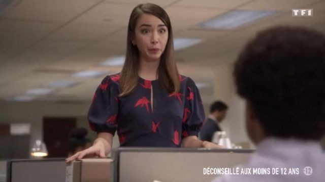 Le chemisier grues origami Lewit de Joanna Sotomura (Joanna Sotomura) dans Esprits Criminels S14E03