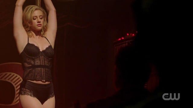 Betty Cooper 's (Lili Secret Black Underwear Set in Riverdale S02E08 | Spotern