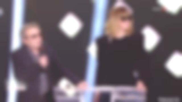 El vestido de terciopelo con adornos de Daphné Bürki en Les victoires de la musique del 08/02/2019
