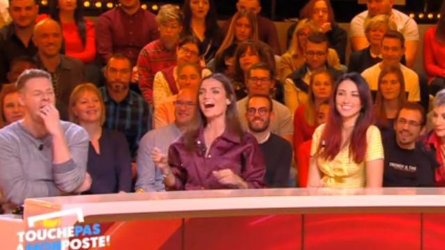 The yellow dress of Delphine Wespiser in Key not at my post 06/02/2019