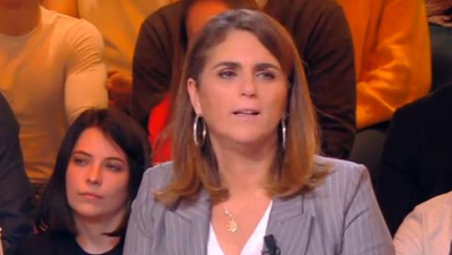 The collar of Valerie Bénaïm in Key not at my post 05/02/2019