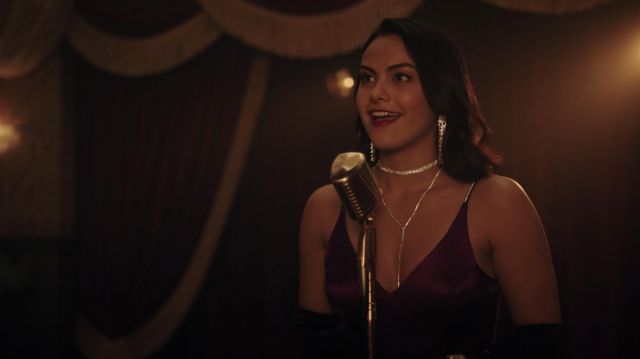 The satin dress purple worn by Veronica Lodge (Camila Mendes) in ...