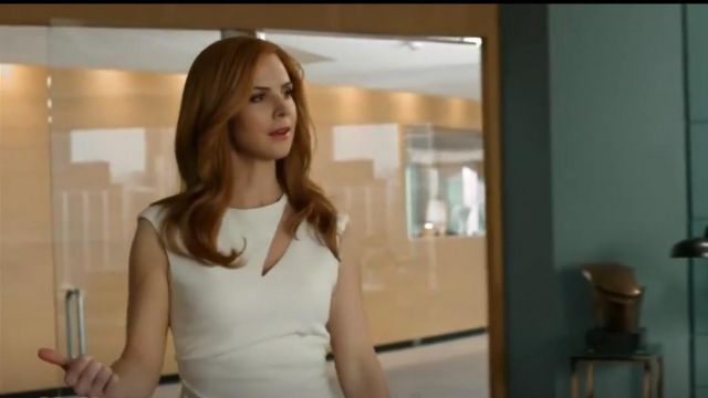 Emilio Pucci Cutout stretch-wool crepe dress worn by Donna Paulsen (Sarah Rafferty) in Suits (S05E02)