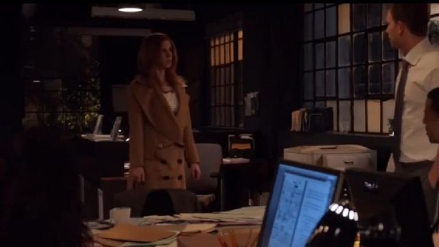 Burberry Crewdale Manteau porté par Donna Paulsen (Sarah Rafferty) dans les Costumes (S07E16) (S07E16)