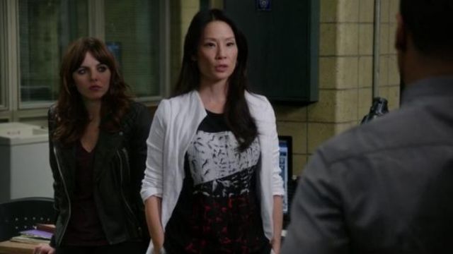 Helmut Lang  Pact Textured Graphic Appliqué Jersey Tee worn by Dr. Joan Watson (Lucy Liu) in Elementary (S03E08) (S03E08)