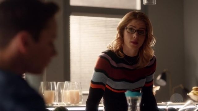 Le top à chevron Topshop de Felicity Smoak (Emily Bett Rickards) dans Arrow S07E13