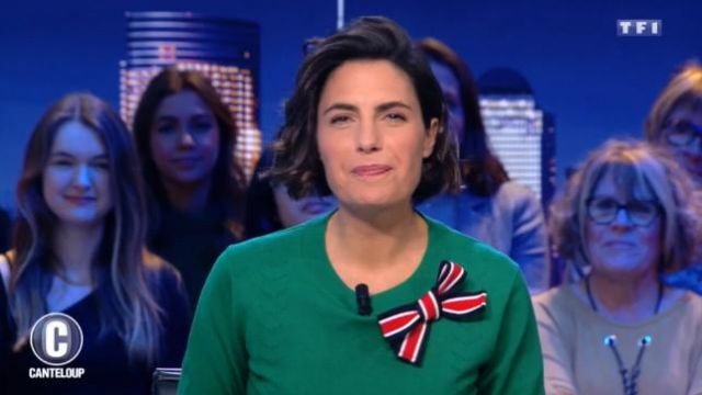 Le pull vert à nœud de Alessandra Sublet dans C'est Canteloup du 13/02/2019