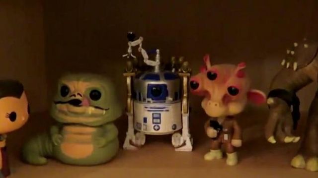 La figurine Funko Pop! de R2D2 dans Star Wars de Modzii dans sa video LA PLUS GROSSE COLLECTION DE FIGURINES POP! DE FRANCE !