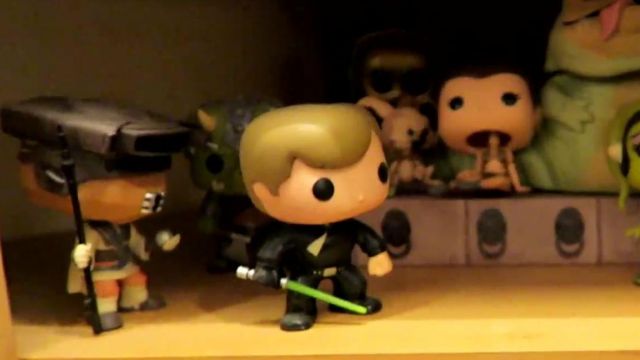 La figurine Funko Pop! de Luke Skywalker dans Star Wars de Modzii dans sa video LA PLUS GROSSE COLLECTION DE FIGURINES POP! DE FRANCE !