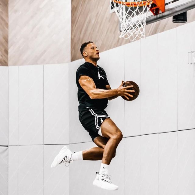 Basketball shoe Jordan Jumpman Hustle worn by Blake Griffin on the Instagram account @blakegriffin23