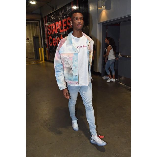 Sneakers Converse Chuck 70 Hi "off White" worn by Shai Gilgeous-Alexander on the Instagram account @shai