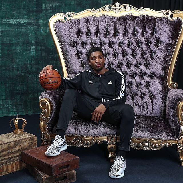 Sneakers Adidas Yeezy Boost 350 V2 "zebra" worn by Donovan Mitchell on the Instagram account @spidadmitchell