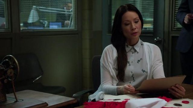 Zara Hippocampes habit porté par le Dr Joan Watson (Lucy Liu) dans le Primaire (S03E23)