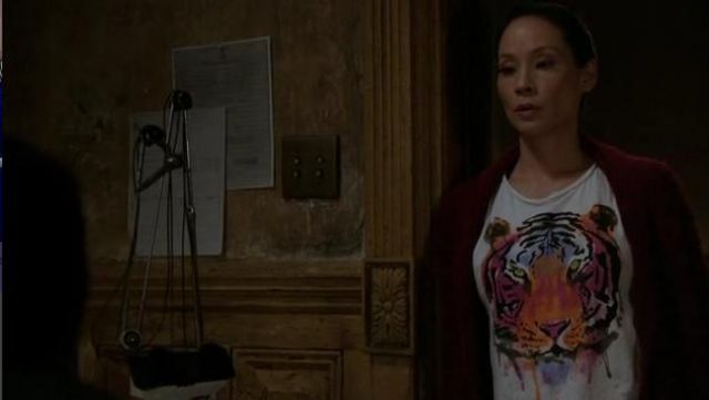 Chaser  Watercolor Tiger Sleeveless Tee worn by Dr. Joan Watson (Lucy Liu) in Elementary (S04E06)