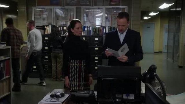 Alice + Olivia   Garrison Mock Turtleneck worn by Dr. Joan Watson (Lucy Liu) in Elementary (S04E12)