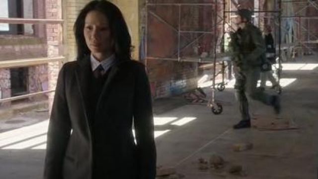 Alice + Olivia Bain Coat worn by Dr. Joan Watson (Lucy Liu) in Elementary (S04E24)