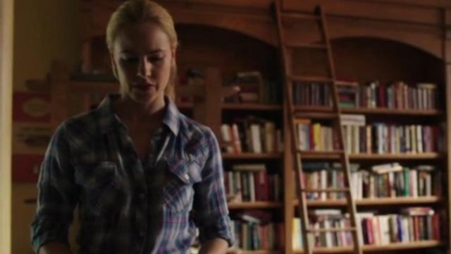 Camisa Rails Kendra en Malibú Blanco usada por la Dra. Cassandra Railly (Amanda Schull) en 12 Monos (S01E02)