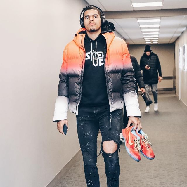 Sneakers  Nike Kobe 8 System Premium "what The Kobe" worn by Tobias Harris on the Instagram account @leaguefits