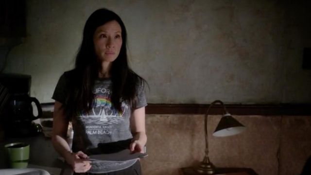 Forever 21 California Palm Beach Graphic Tee worn by Dr. Joan Watson (Lucy Liu) in Elementary (S06E18)
