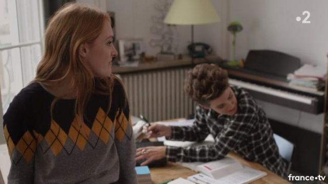 The Sweater diamonds of Manon Batisde (Mélanie Robert) in A great sun S01E111