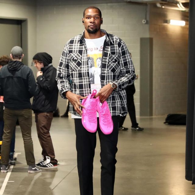 Basketball Shoes Nike Zoom KD11 Aunt Pearl worn by Kevin Durant on the Instagram account @complexsneakers