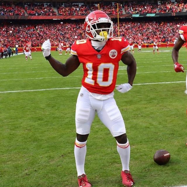 The studs Tyreek Hill on his account Instagram @cheetah | Spotern