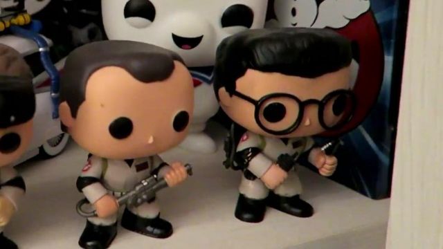 The figurine Funko Pop! Dr. Egon Spengler in SOS Ghosts of Modzii in his video THE biggest COLLECTION OF FIGURINES POP! OF FRANCE !